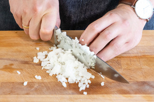 Zwiebel schneiden