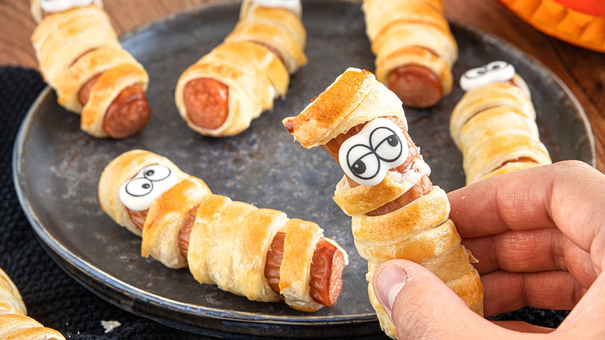 Halloween Snack: Schaurige Mumien-Würstchen