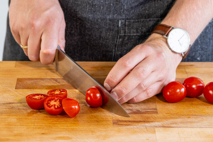 Tomaten halbieren