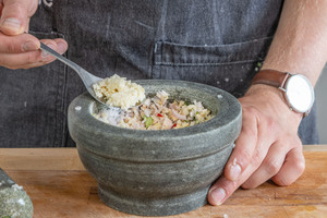 Kha Gai Paste zubereiten
