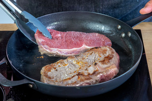 Rumpsteak anbraten
