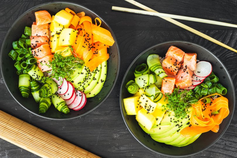 Poké-Bowl mit Lachs