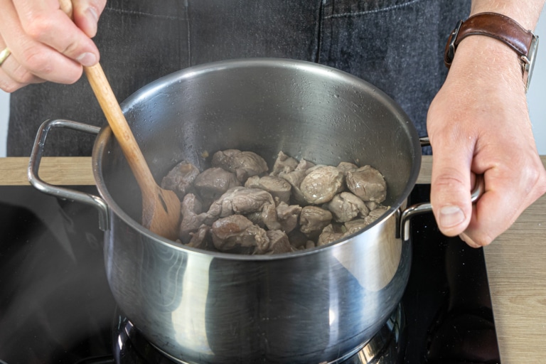 Rehragout mit Pilzen nach Omas Rezept | Rezept - eat.de