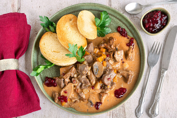 omas Rehragout mit Pilzen