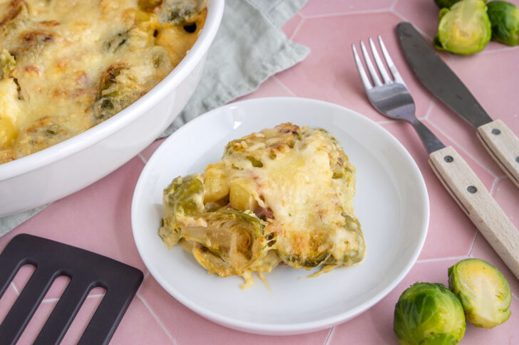 Rosenkohlauflauf mit Schinken und Käse