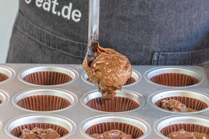 Teig in die Muffinformen füllen