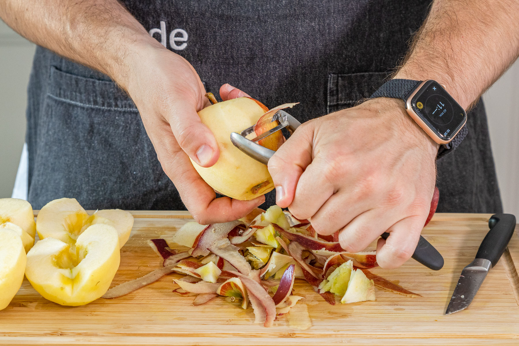 Äpfel schälen