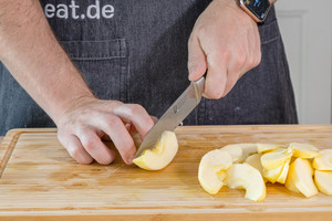 Äpfel in Scheiben schneiden