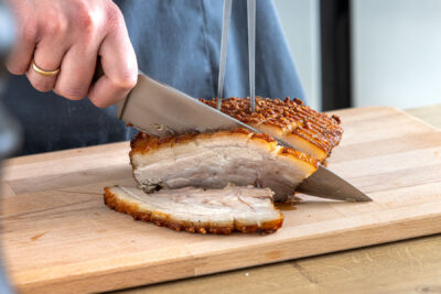 Schweinebauch aufschneiden