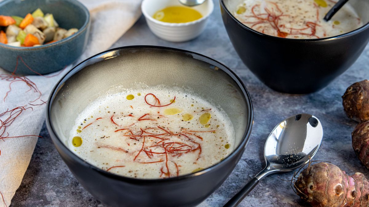 Topinambur-Suppe mit Wurzelgemüse | Rezept - eat.de