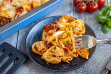 Tortellini-Auflauf mit Tomatensauce