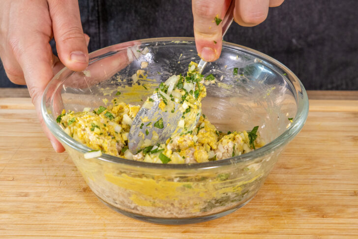 vegane Haferflockenmasse vermengen