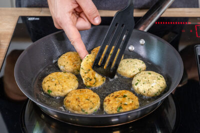 vegane Frikadellen anbraten