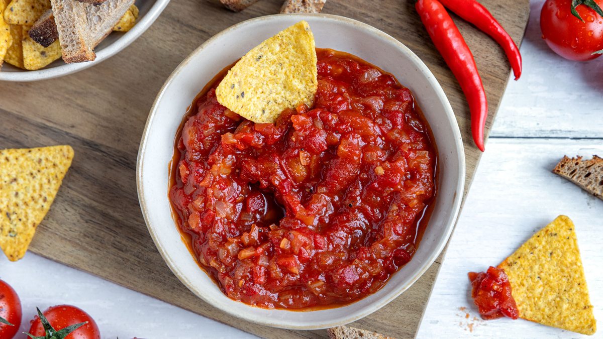 Selbstgemachte vegane Salsa-Sauce | Rezept - eat.de