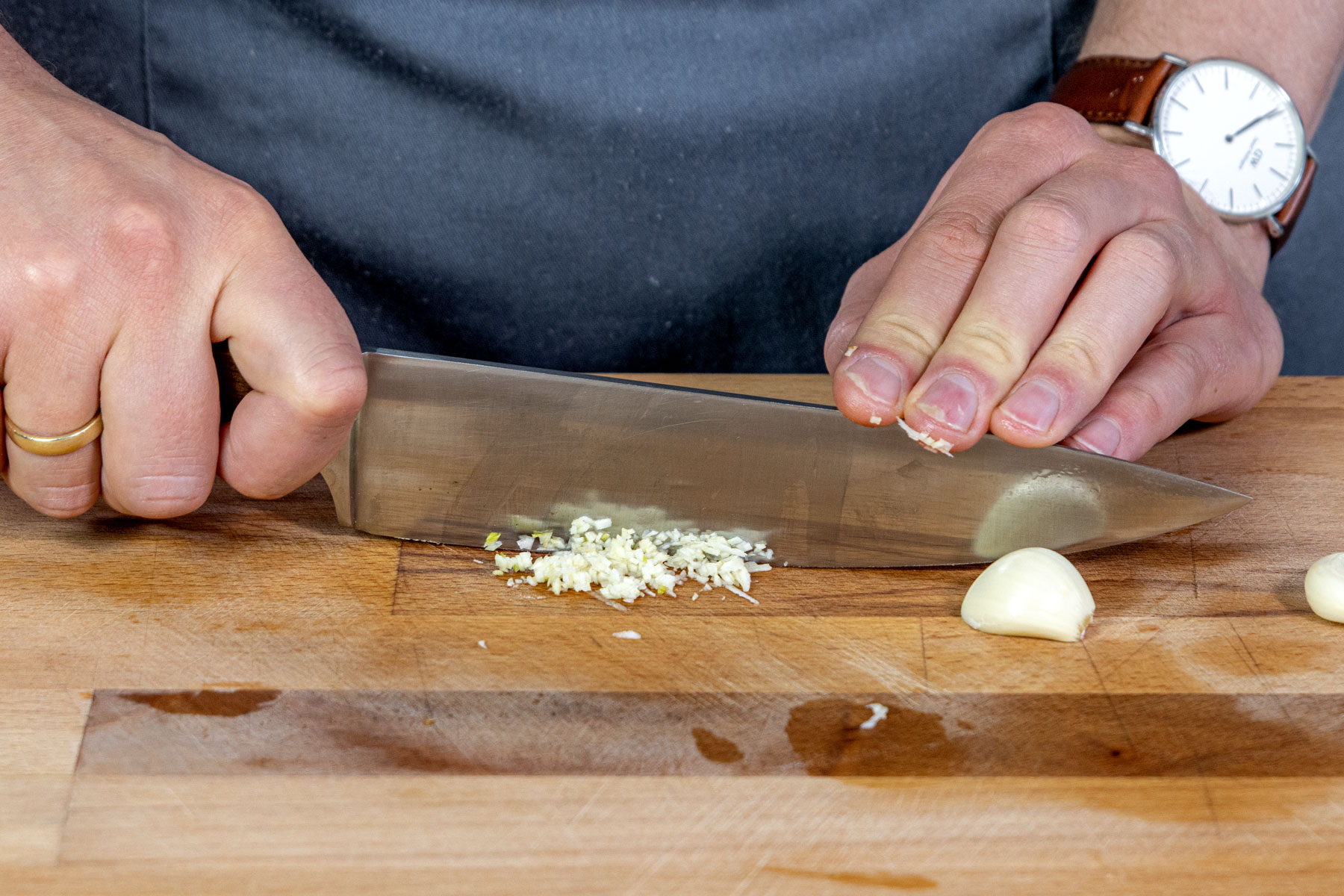 Knoblauch hacken