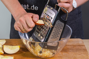 Äpfel reiben