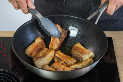 Schweinebauch anbraten