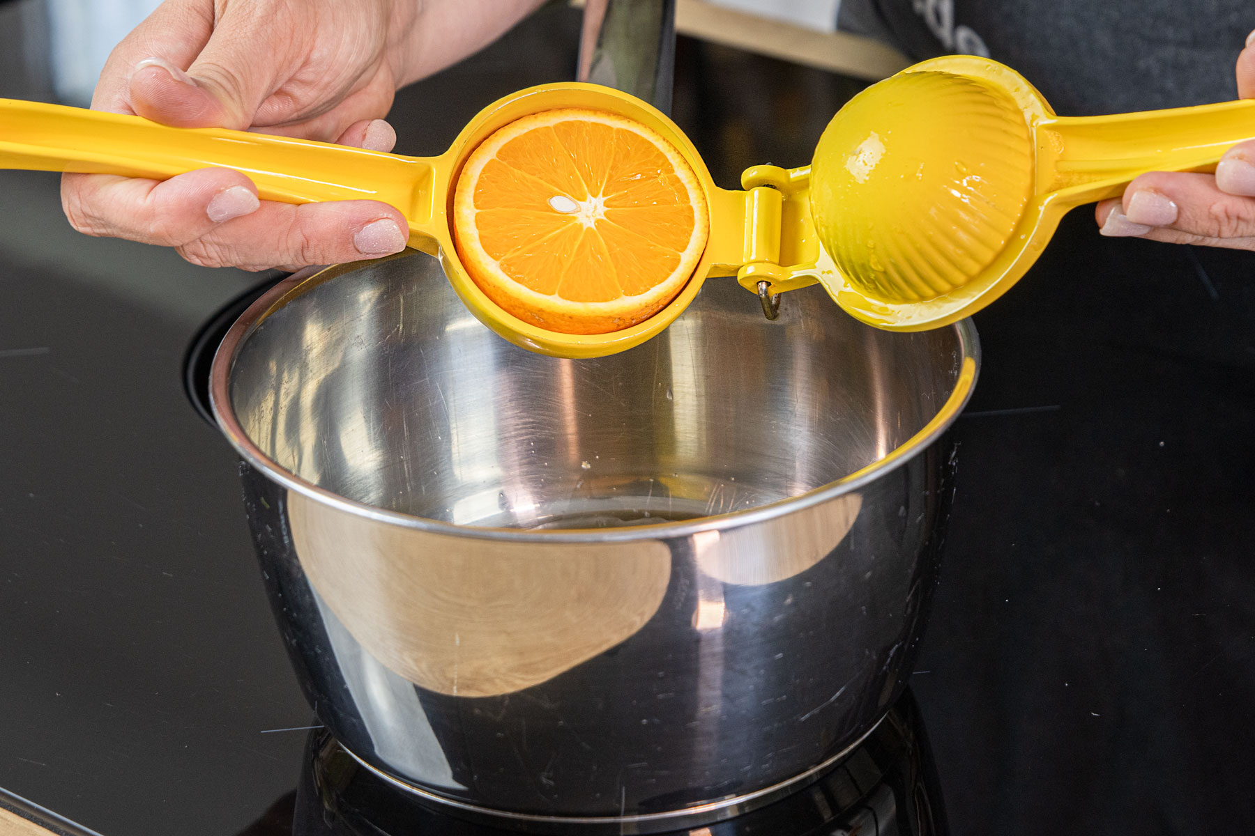 Orangensaft pressen