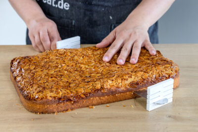 Bienenstich durchschneiden