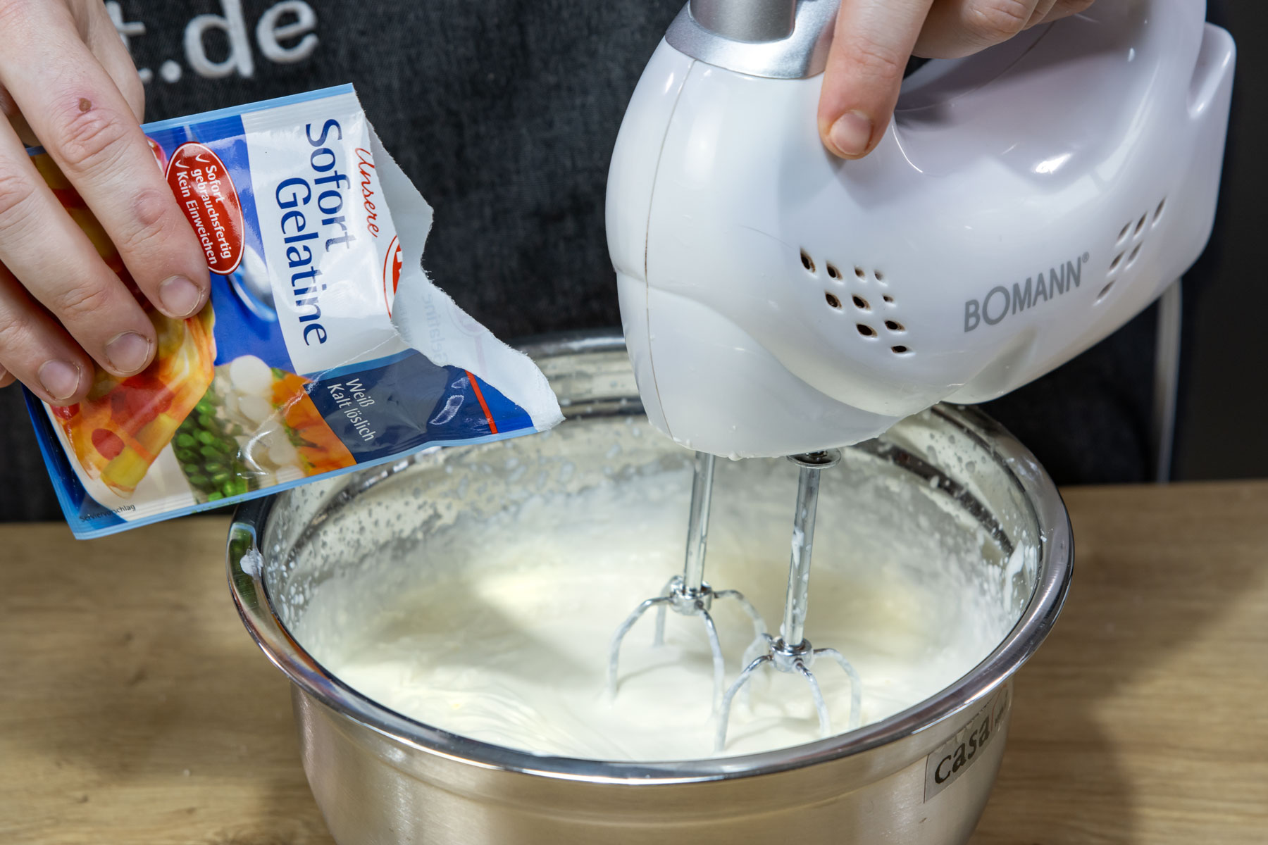 Gelatine zur Sahne geben
