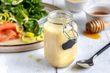 Feldsalat Dressing mit Honig und Dijon Senf
