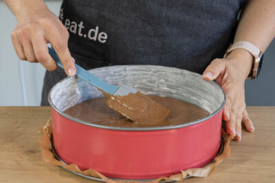 Teig für den Eierlikörkuchen backen