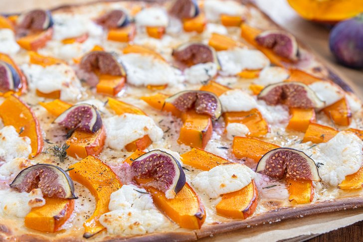 Kürbis-Flammkuchen mit Ziegenkäse