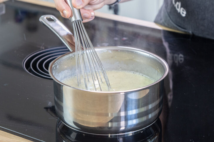 Vanillesauce verrühren