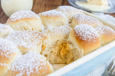 Fluffige Buchteln mit Vanillesoße