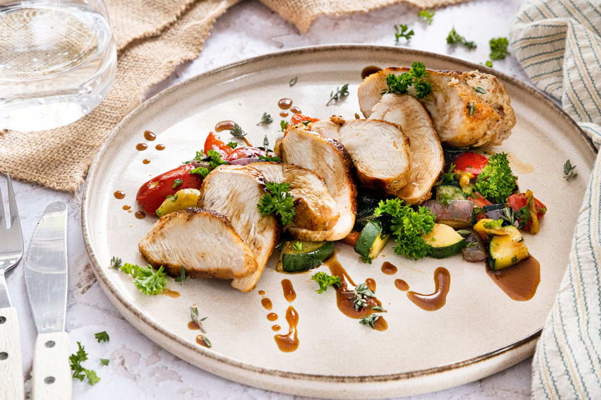 Gebratenes Hähnchenbrustfilet in der Pfanne | Rezept - eat.de