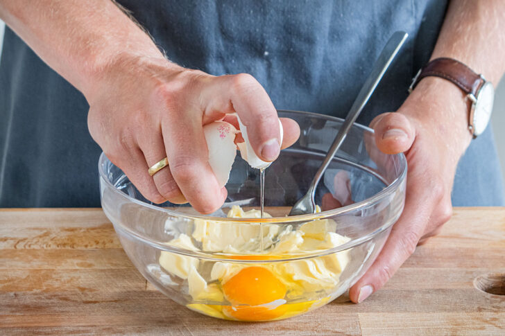 Eier dazugeben