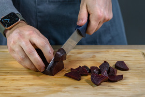Rote Beete würfeln