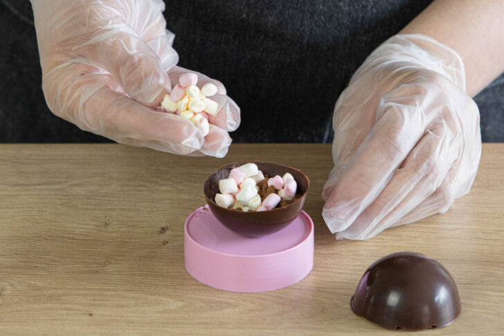 Chocolate Bombe befüllen