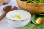 Einfache Joghurtsauce für Salate