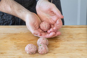 Hackbällchen formen