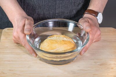 Brötchen vom Vortag in Wasser einweichen