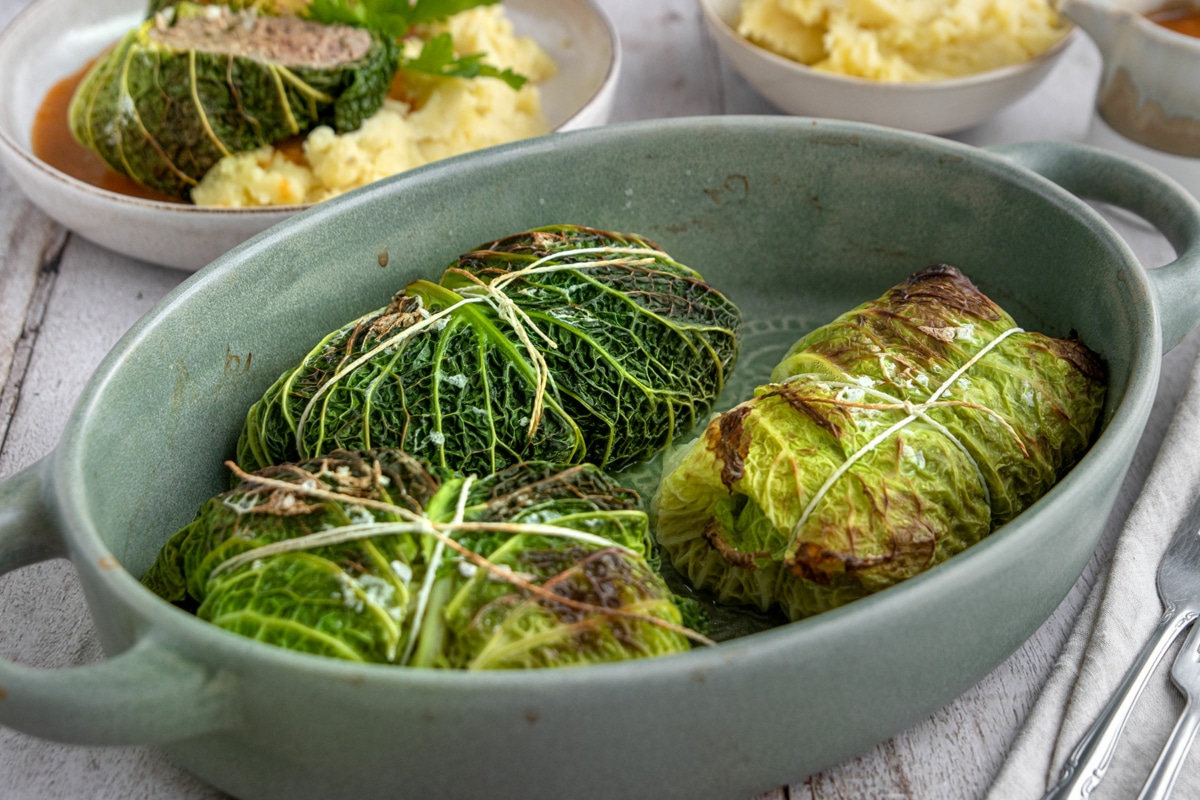 Vegetarische Wirsingroulade mit Couscous | Rezept - eat.de