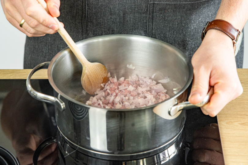 Zwiebel und Speck anbraten