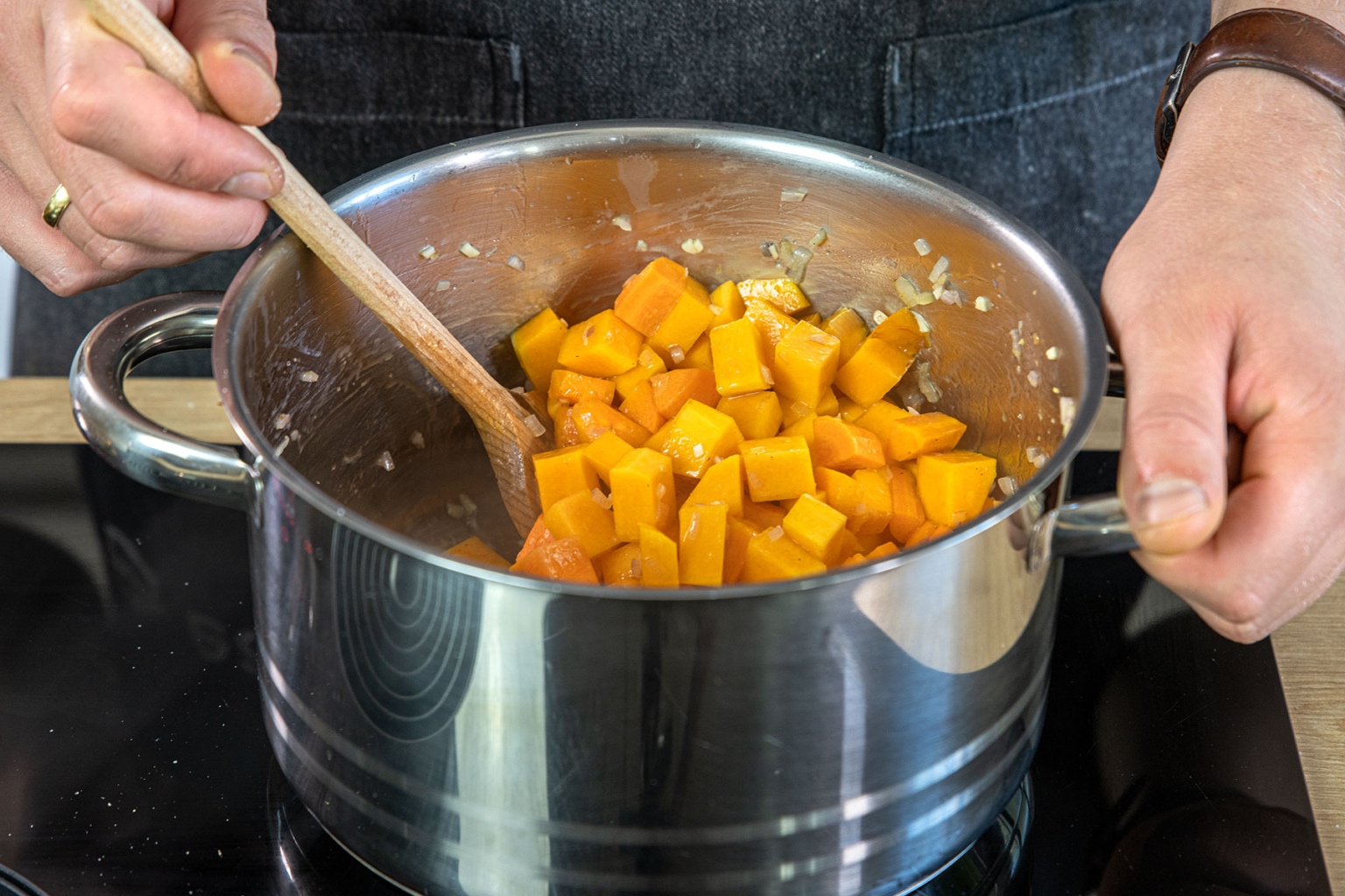 Cremige Kürbis-Karotten-Suppe | Rezept