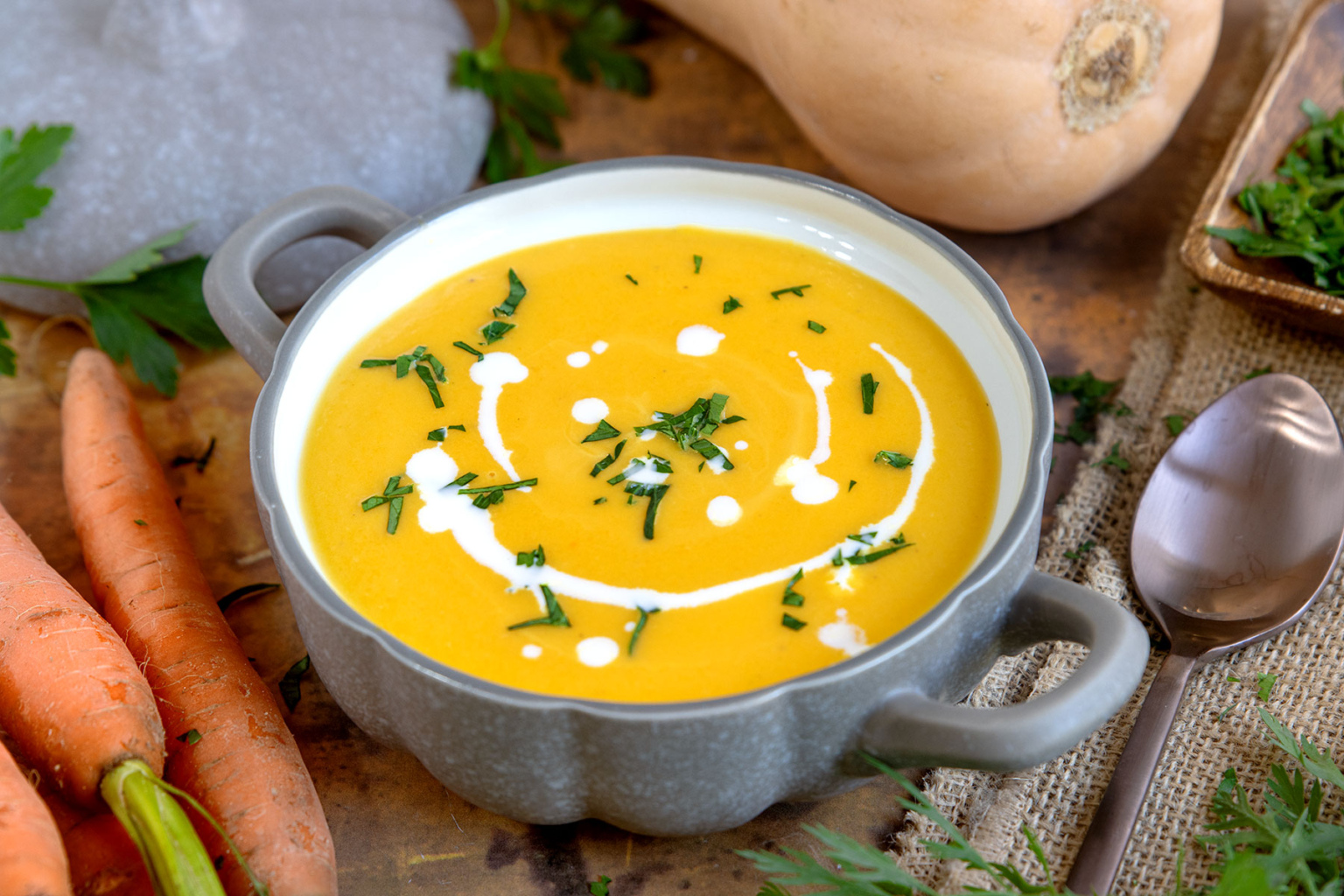 Cremige Kürbis-Karotten-Suppe | Rezept - eat.de