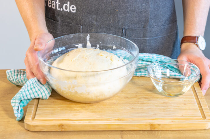Langos-Teig gehen lassen