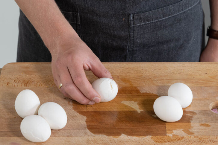 Eierschale anschlagen
