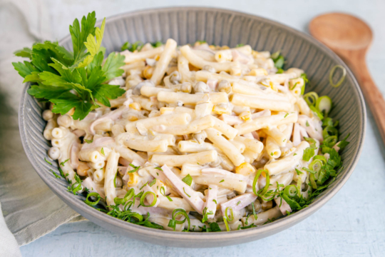 Nudelsalat mit Fleischsalat
