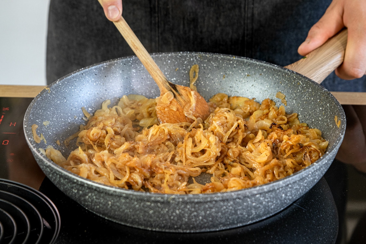 Omas Zwiebelrostbraten | Rezept - eat.de