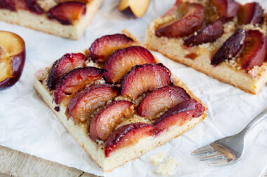 Pflaumenkuchen mit Hefeteig