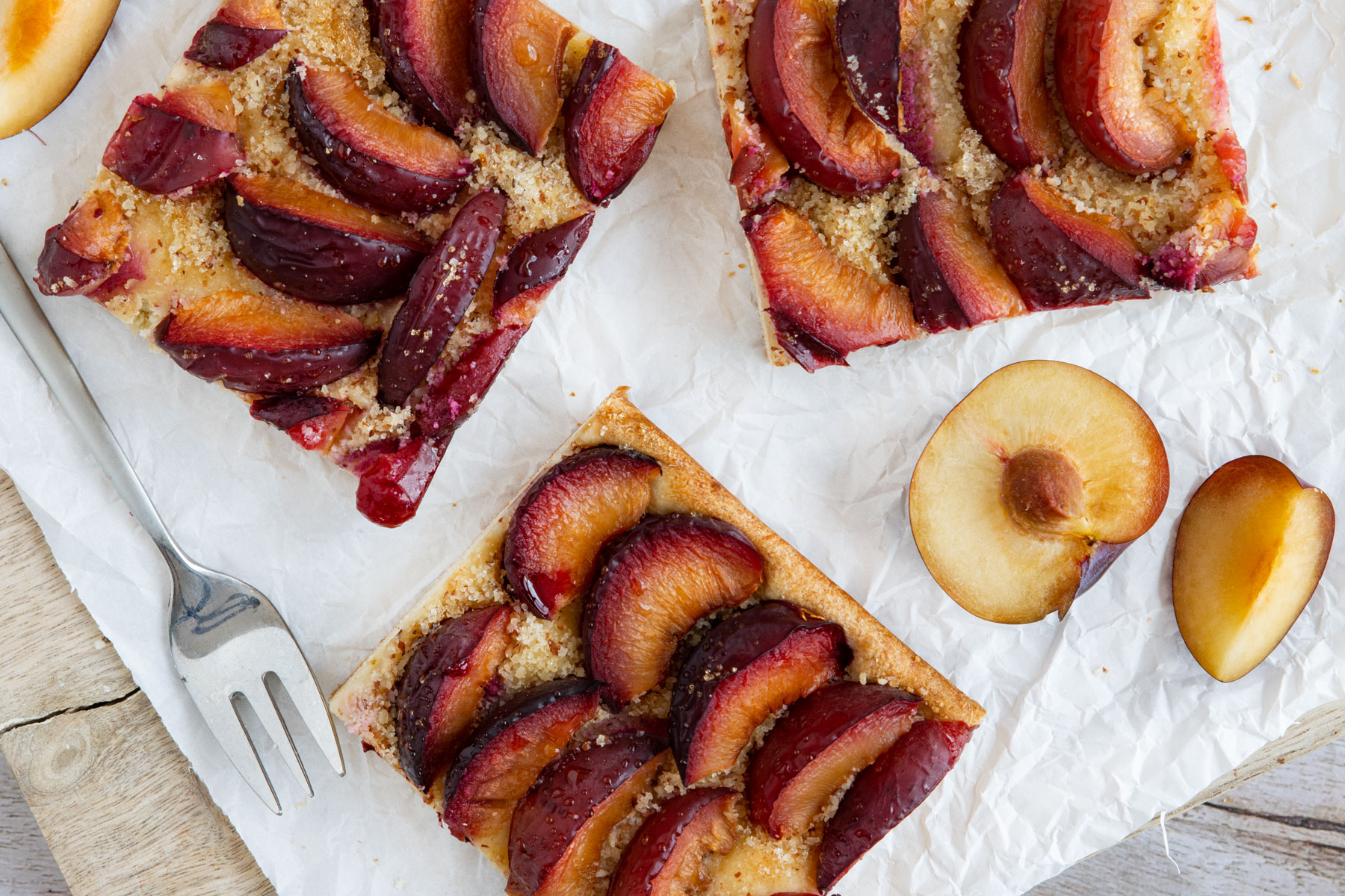 Pflaumenkuchen mit Hefeteig