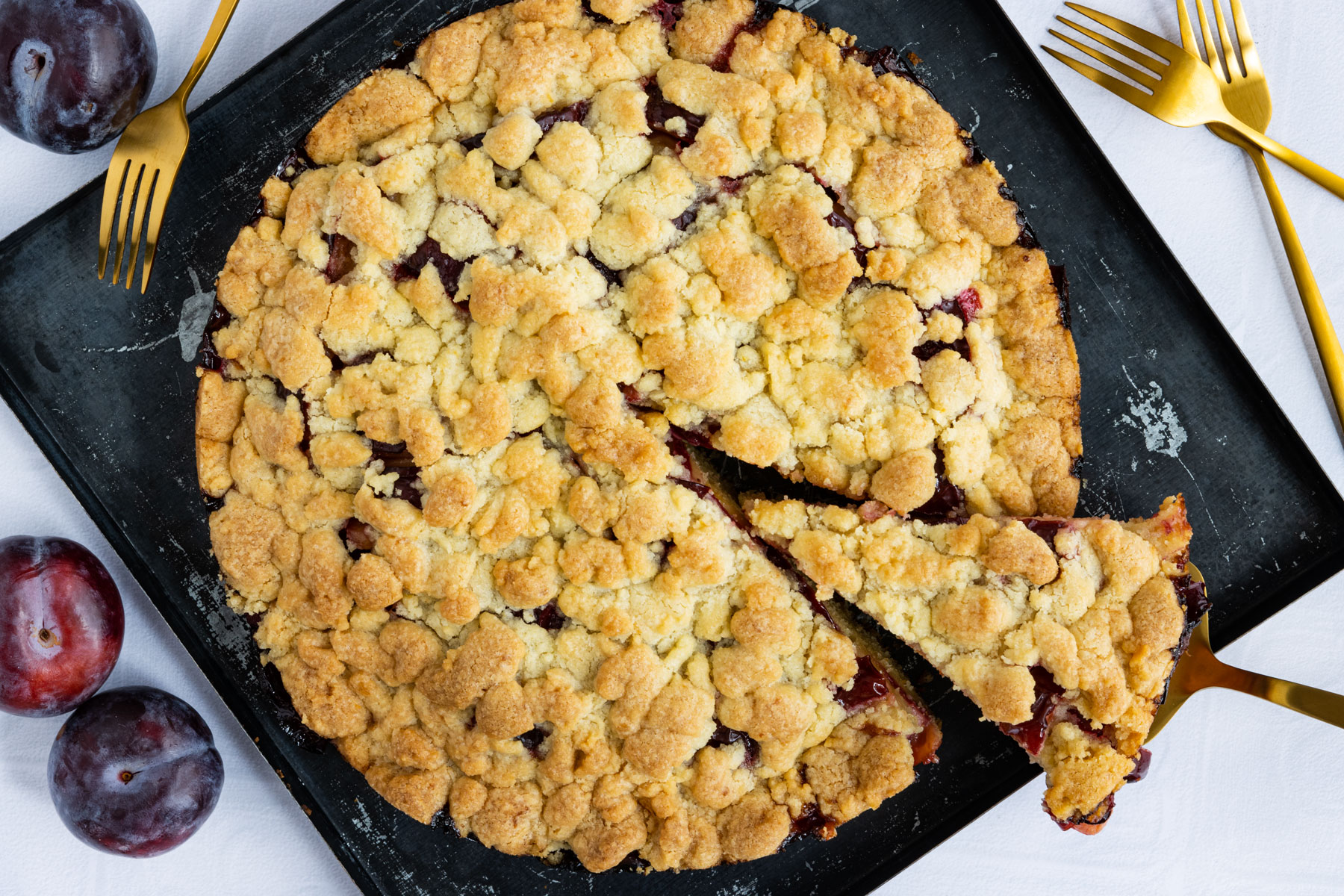 Pflaumenkuchen mit Quark-Öl-Teig | Rezept - eat.de