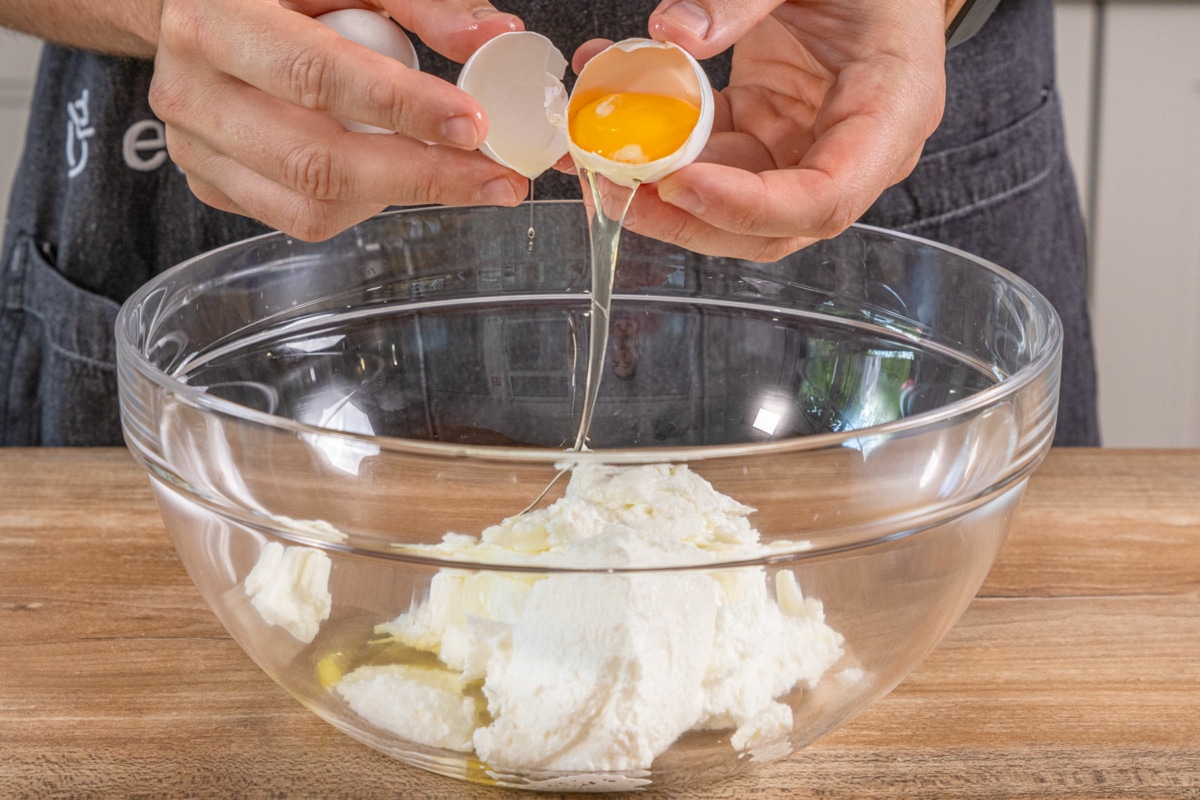 Quark-Grieß-Auflauf mit Äpfeln | Rezept - eat.de