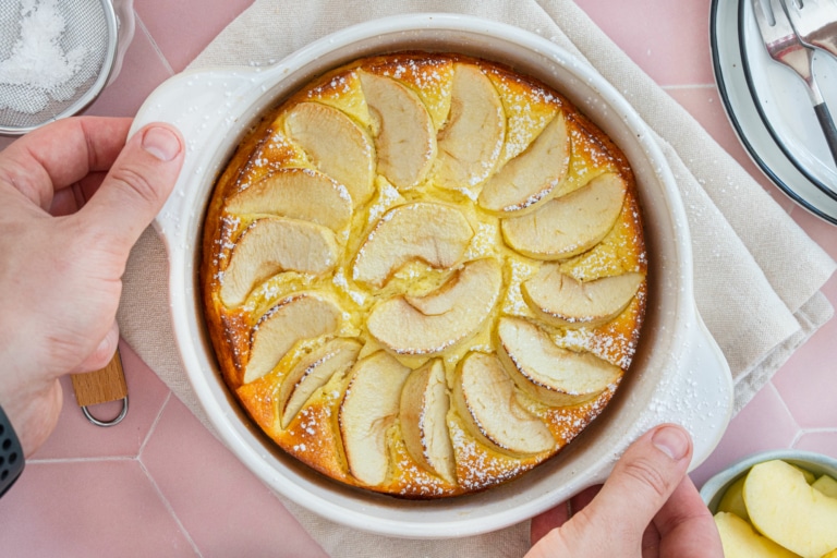 Quark-Grieß-Auflauf mit Äpfeln | Rezept - eat.de
