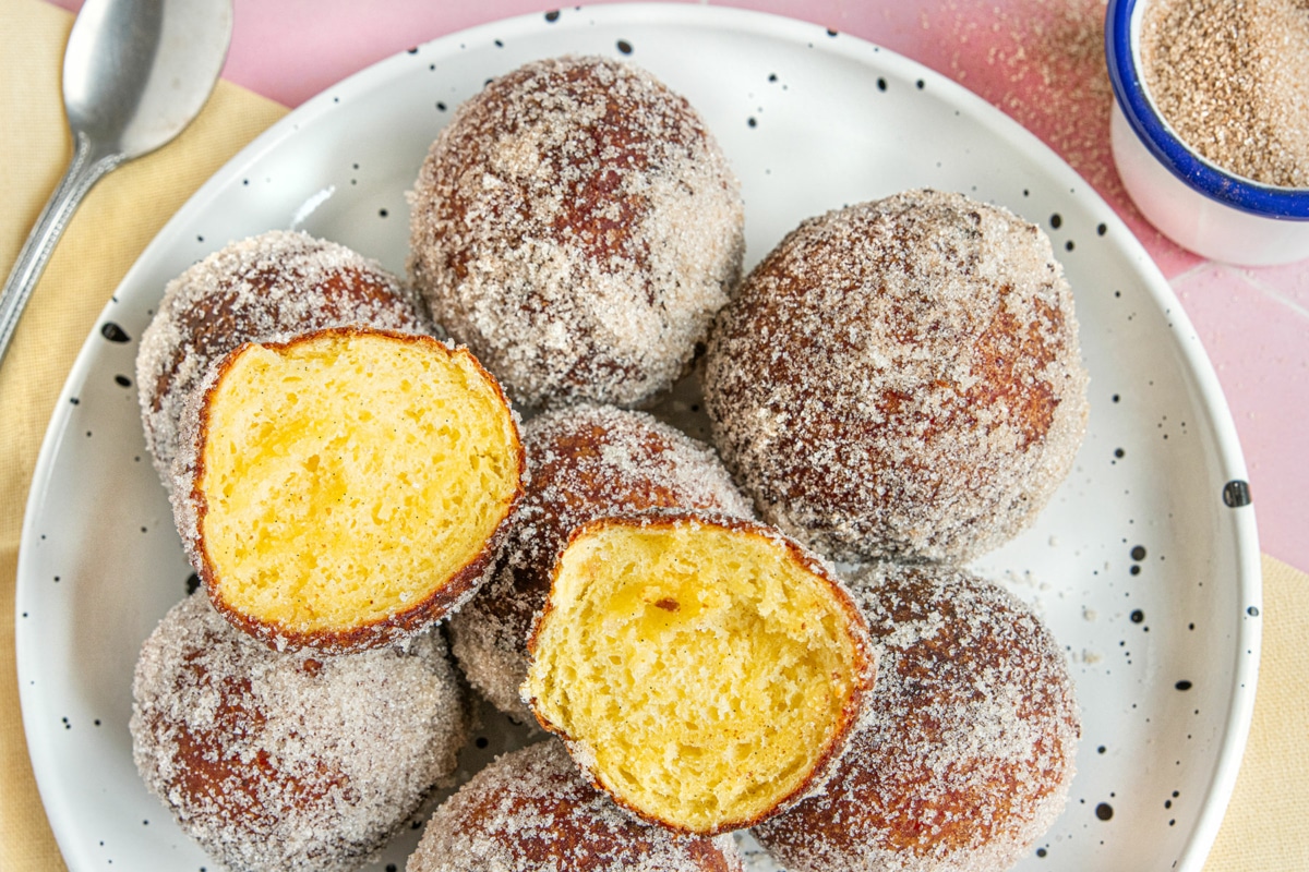 Quarkbällchen selber machen | Rezept - eat.de